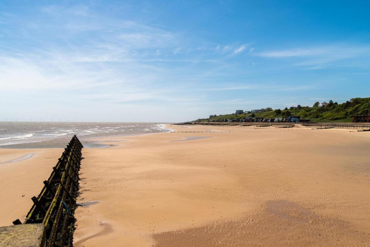 8 Berth Caravan For Hire At St Osyth Beach Ref 28047R Clacton-on-Sea Exterior photo