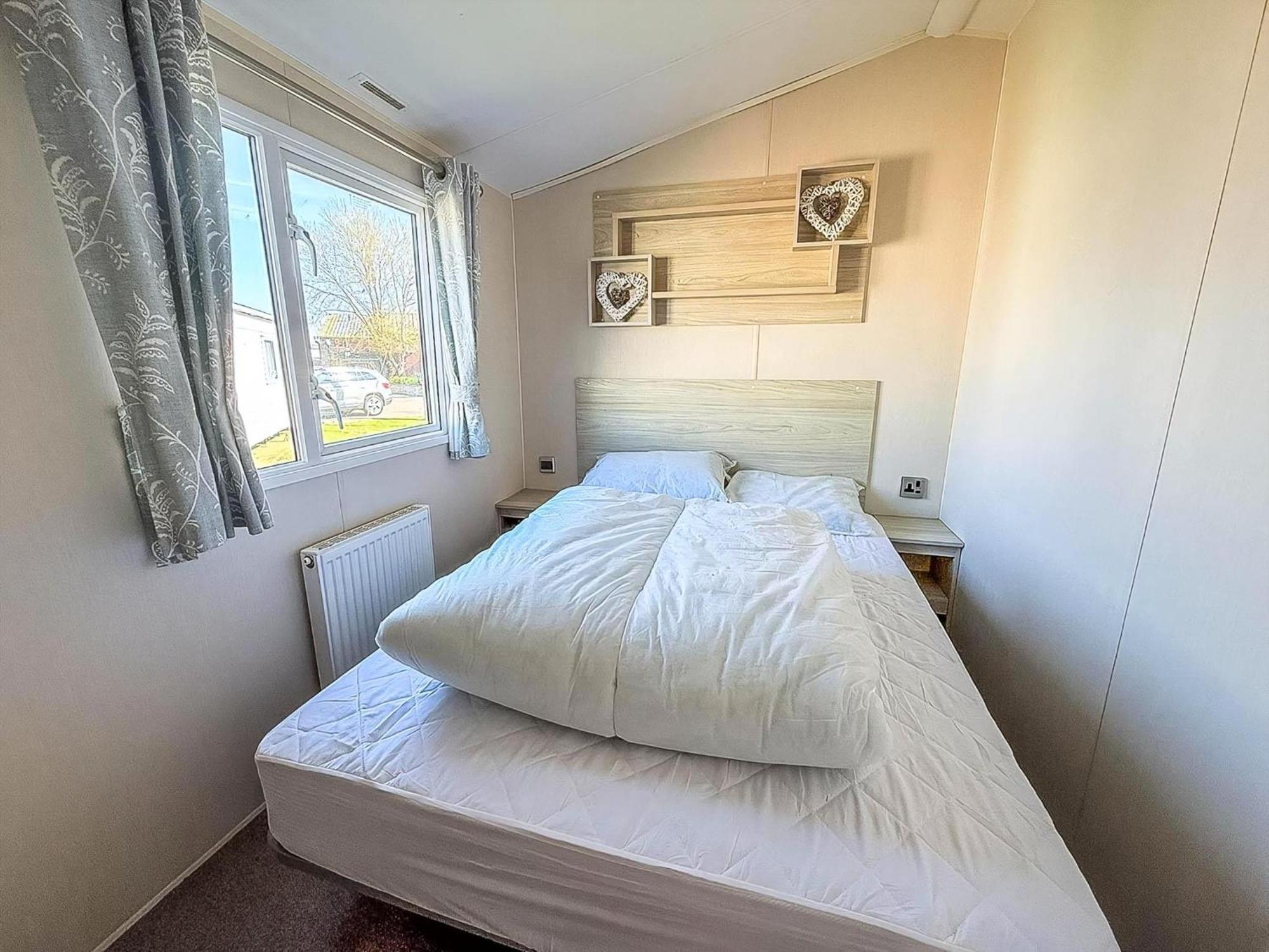 8 Berth Caravan For Hire At St Osyth Beach Ref 28047R Clacton-on-Sea Exterior photo